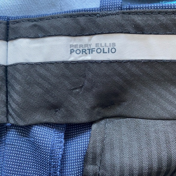 Perry Ellis pants. - Picture 3 of 4